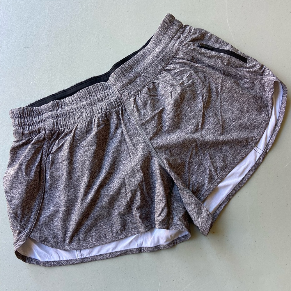 Lululemon Lined Shorts size 12 EUC
Heather Gray color